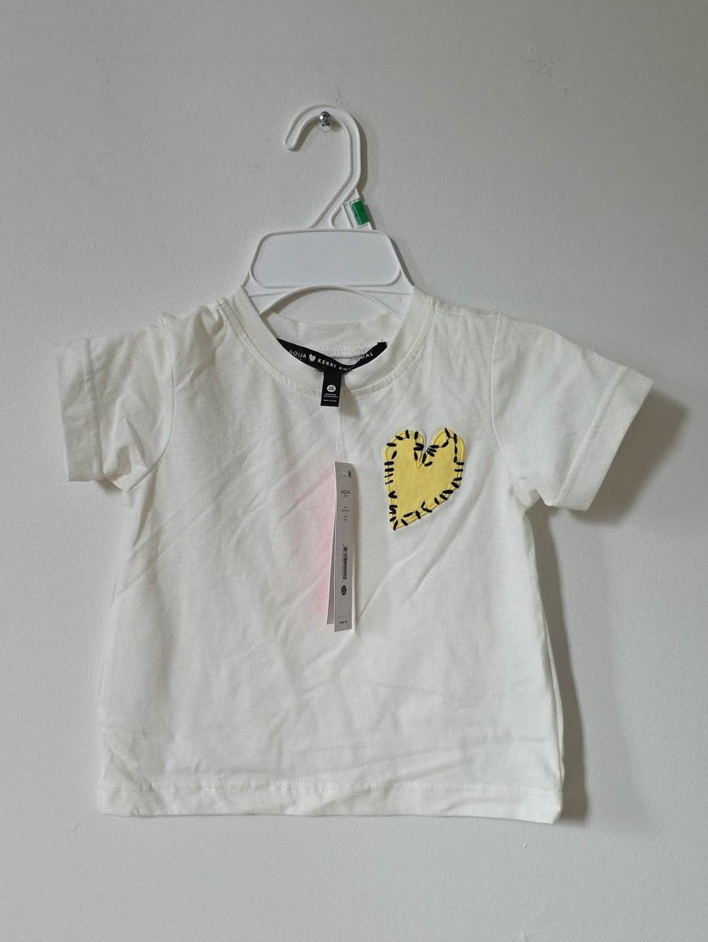 NWT AQUA Girls' White Heart Patch Tee, 6/6X (XS)
